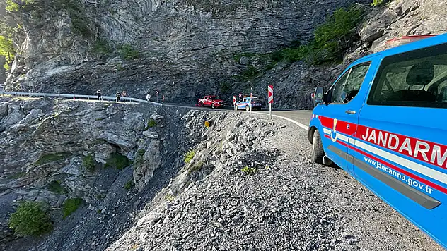 Alanya'da otomobil uçuruma yuvarlandı: 1 ölü, 1 yaralı