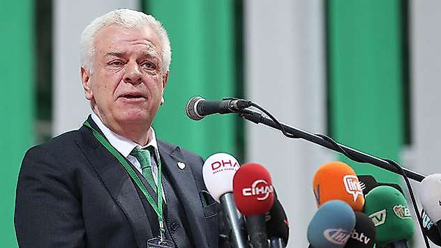 Ali Ay: Kafama silah dayasanız transfer yaptıramazsınız