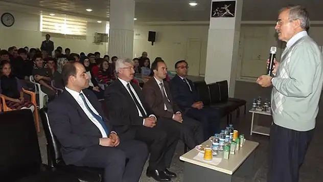 Ali Erkan Kavaklı Seydişehir'de konferans verdi