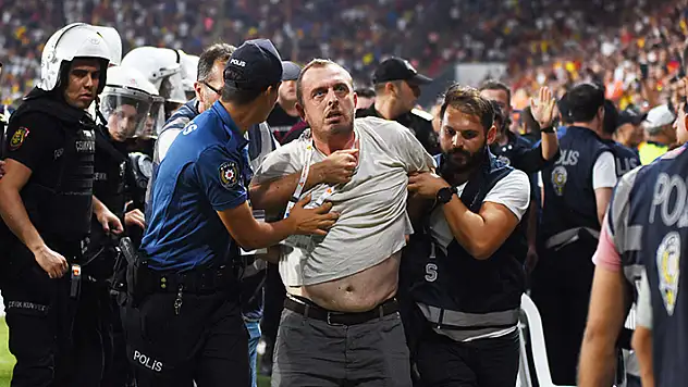 Ali Koç'u düşüren Özkan özür diledi
