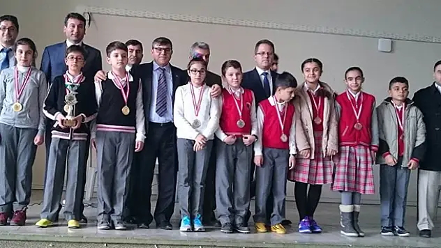 Ali Rıza Celeboğlu Ortaokulu, Haydi Bil Bakalım birincisi oldu