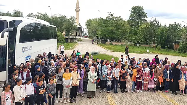Ali Şeker Vakfı, Kuran kursu öğrencilerine gezi düzenledi

