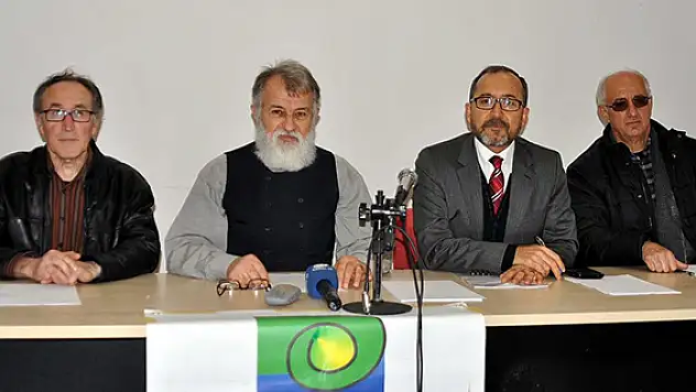 Aliağa'da tehlikeli atık taşıyan geminin söküleceği iddiası