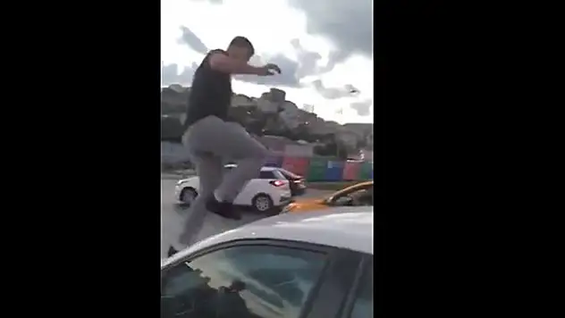 Alibeyköy'de trafikte kadın sürücüye saldıran kişi gözaltına alındı