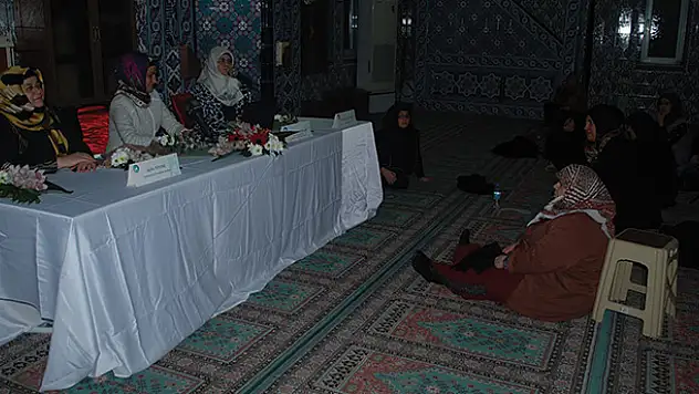 Aliya Izzetbegoviç Cami'de 'Aile' paneli