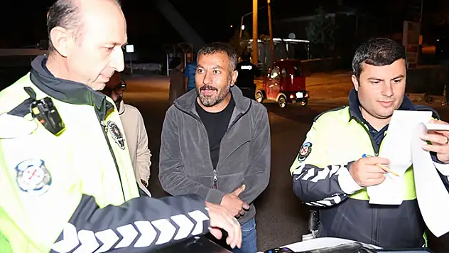 Alkolden ehliyetine el konuldu, 'Nasıl yapacağız?' diye polise sordu
