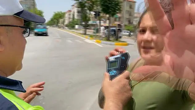 Alkollü araç kullanıp kaza yaptı, sinirini basın mensuplarından çıkardı
