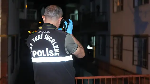 Alkollü gencin öfkesi kanlı bitti: Babasını darp edip kendini yaraladı