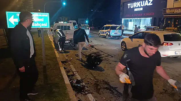 Alkollü sürücü kırmızı ışıkta bekleyen araçlara çarptı: 2 yaralı