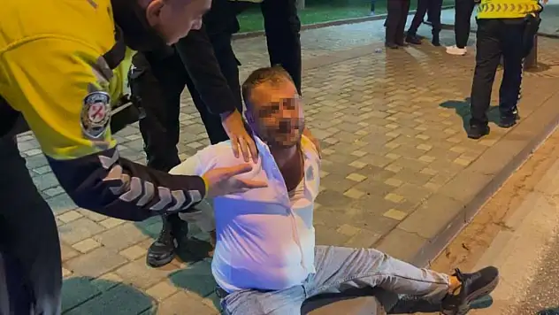 Alkollü sürücü patlak lastikle kaçtı, polisi peşinde pervane etti: 'Lahmacunu 80 liraya satıyorum'