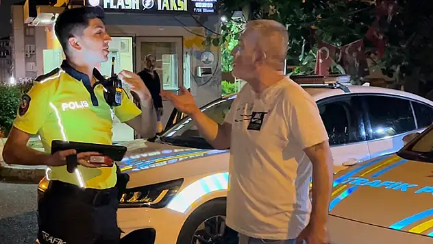Alkollü sürücü polisleri sabır sınavından geçirdi...Ehliyeti 2041 yılına kadar olmayacak