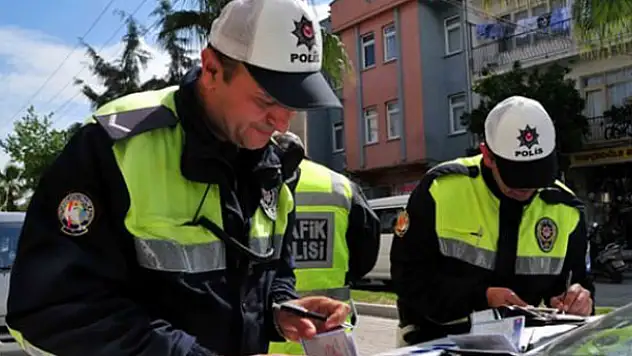 Alkollü sürücüyü polis affetmedi! 10 bin 311 lira ceza kesildi