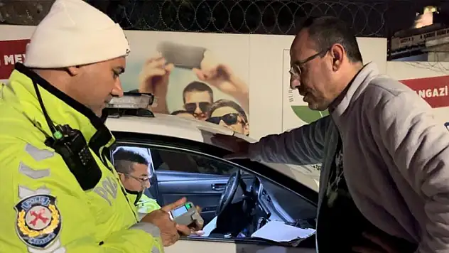 Alkollü yakalandı, polisle pazarlık yapmaya çalıştı: Yakmayın beni