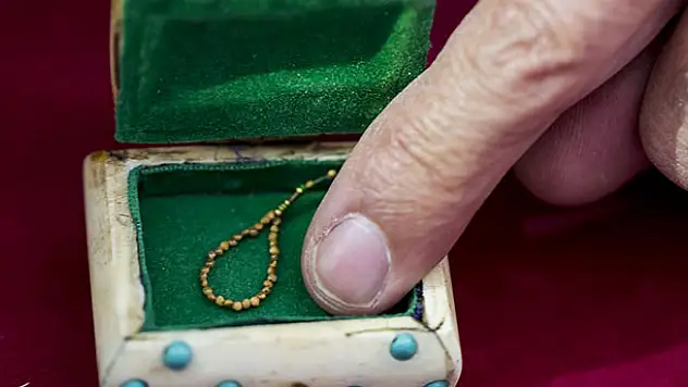 Allah'ın 99 ismini 'incir çekirdeği'ne sığdırdı