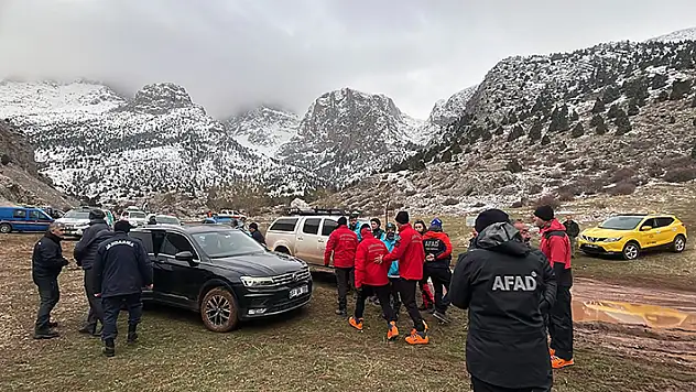 Alman dağcılarla kayak yapan Türk rehber, kar kütlesi altında kalarak hayatını kaybetti
