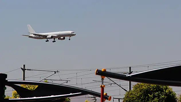 Alman milletvekilleri Konya 3. Ana Jet Üssü'nde