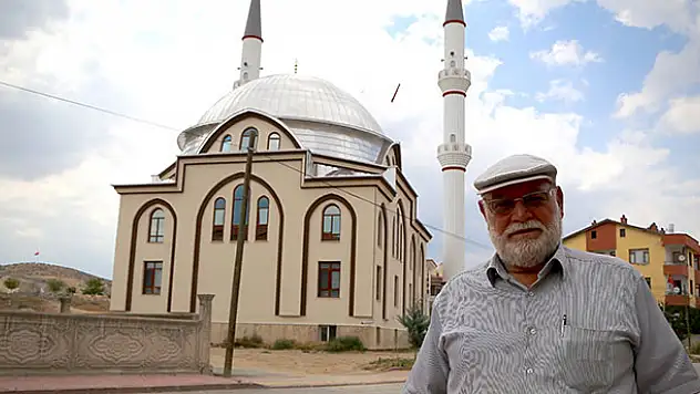 Alman patronundan etkilenerek 8 cami yaptırdı
