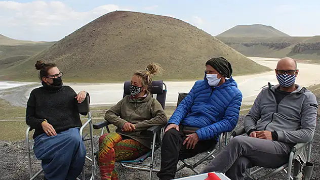 Alman turistler Meke Gölü'nde kamp yaptı