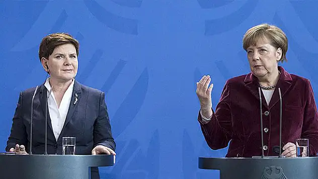 Almanya Başbakanı Merkel: AB-Türkiye anlaşması adım adım uygulanacak