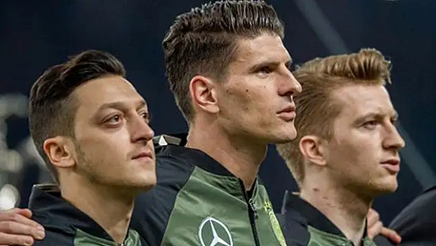Almanya'da ırkçı lider hedefine Türk asıllı yıldız Mesut Özil'i koydu