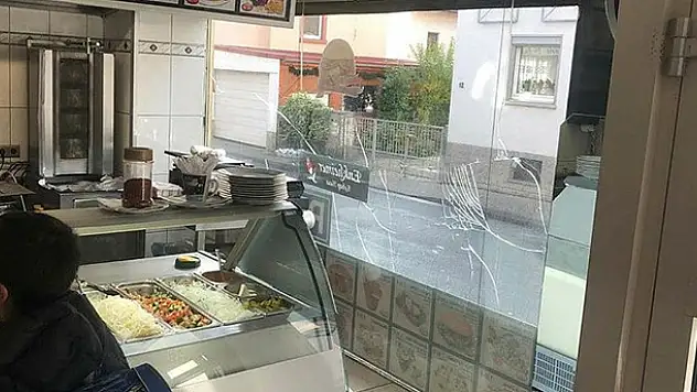 Almanya'da ırkçılar yine Türk lokantasına saldırdı