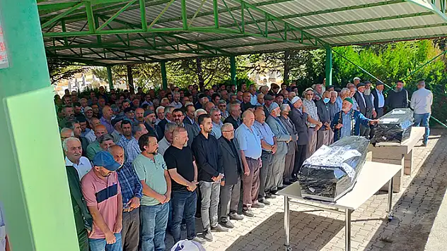 Almanya'da nehirde boğulan baba ve oğlunun cenazesi Konya'da toprağa verildi
