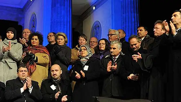 Almanya'daki Müslümanlar Fransa'daki saldırıları kınadı