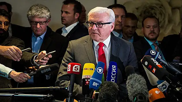 Almanya Dışişleri Bakanı Steinmeier: Bir yol ayrımındayız