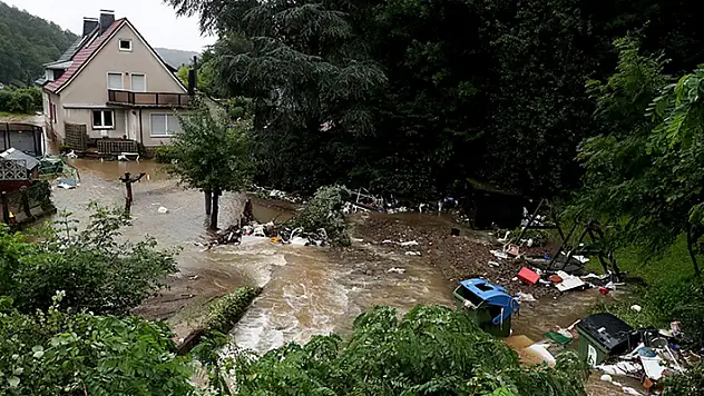 Almanya'nın güneyinde etkili olan şiddetli yağış su baskınlarına yol açtı
