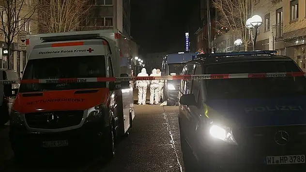 Almanya'da bıçaklı saldırıda en az 3 kişinin öldüğü bildirildi
