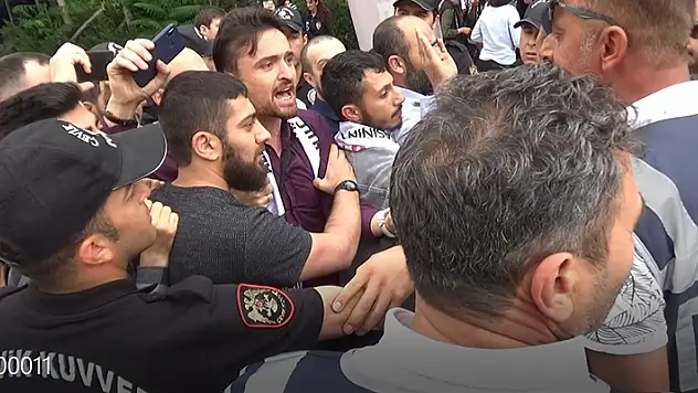 Alparslan Kuytul'un serbest kalması için Konya'da izinsiz gösteri yapan Furkan Vakfı üyesi 7 kişi tutuklandı
