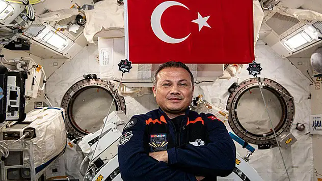 Alper Gezeravcı'nın dünyaya dönüş saati belli oldu

