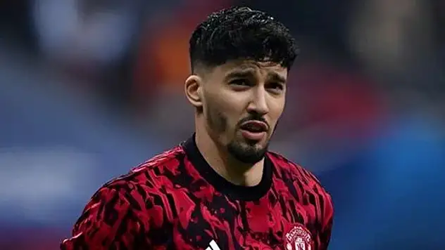 Altay Bayındır'ın ilk kez formasını giydiği Manchester United, kupada turladı
