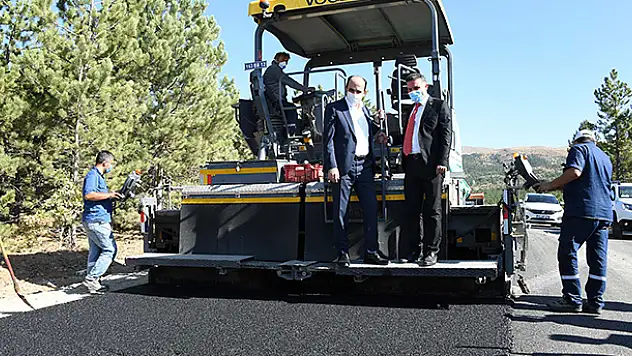 Altay: İlçelerimize 2020'de 380 kilometre yol yaptık