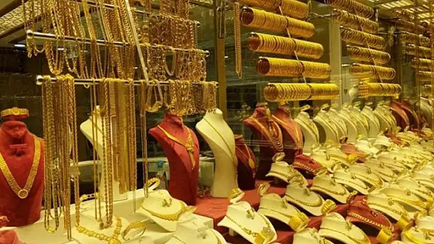 Altın güne zirvede başladı! Çeyrek ve gram altın fiyatları 