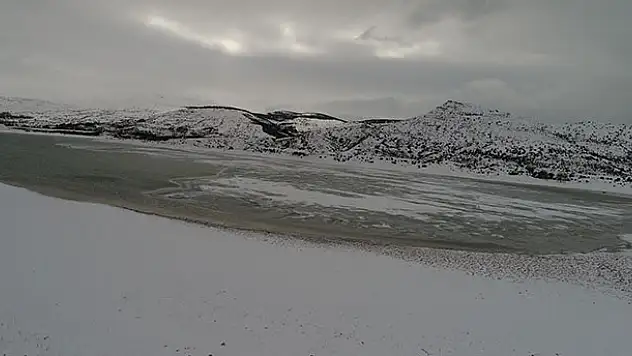 Altınapa barajı buz tuttu! Konya'da buz tutan barajda kartpostallık görüntüler ortaya çıktı