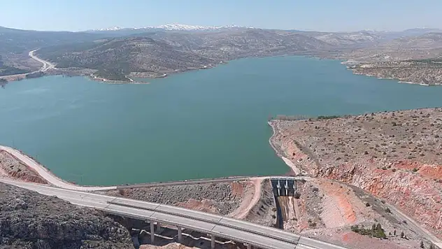 Altınapa Barajı tamamen doldu, savaklama yapıldı

