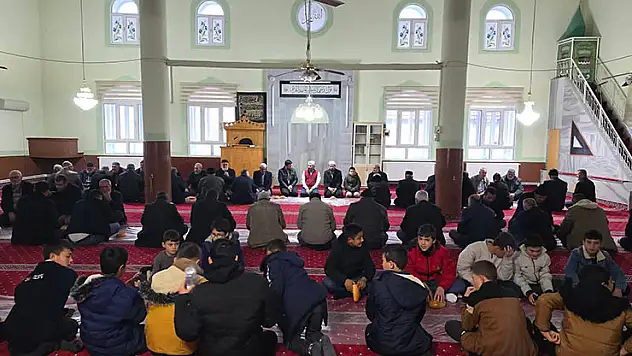 Altınekinliler sabah namazında buluştu