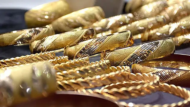 Altının gram fiyatı güne yükselişle başladı