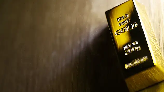 Altının onsu ilk kez 4 bin doları geçerek rekor kırdı