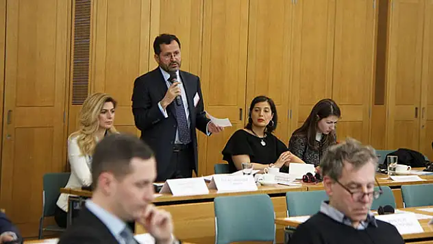 Altunyaldız OECD Toplantısına katıldı 