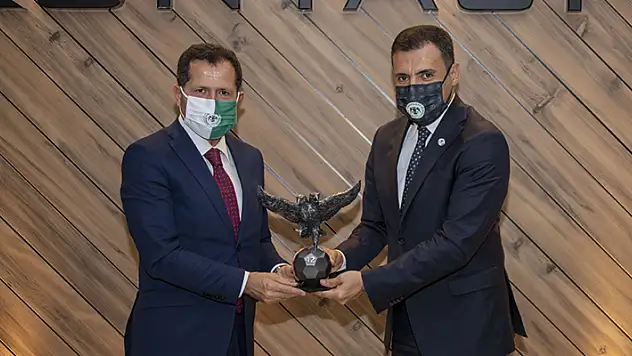 Altunyaldız'dan Kartal'a ziyaret 
