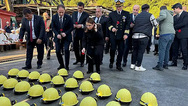 Amasra'daki patlamada hayatını kaybeden 43 madenci anıldı
