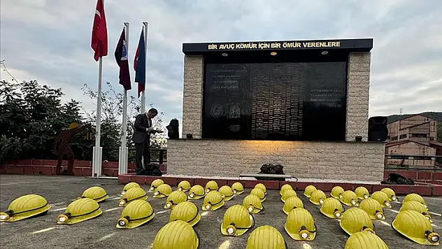 Amasra'daki patlamada hayatını kaybeden 43 madenci anıldı