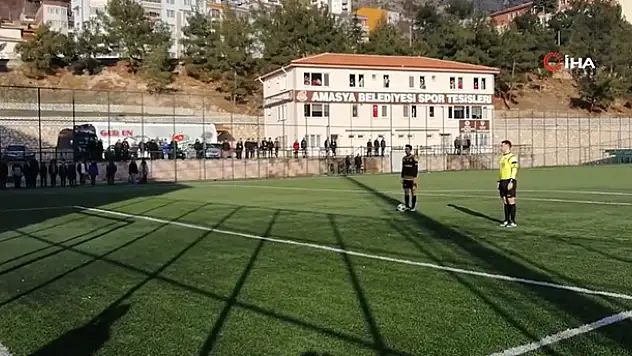 Amasya'da Hakem İstiklal Marşı'nın okunduğunu duyunca maçı durdurdu