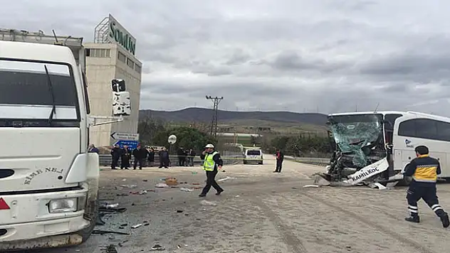 Amasya'da yolcu otobüsü ile kamyon çarpıştı