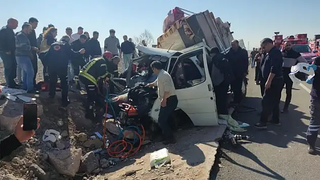 Amasya'da tekeri patlayan kamyonette can pazarı: 6 yaralı
