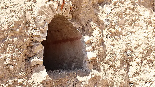 Amasya'da temel kazısında Roma dönemine ait 3 eski mezar bulundu

