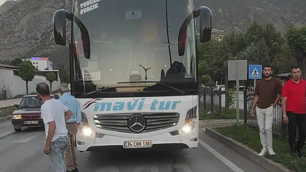 Amasya'da yolcu otobüsünün çarptığı yaya hayatını kaybetti
