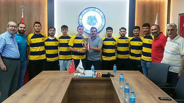 Amatör 2. Küme şampiyonları kupalarını aldı